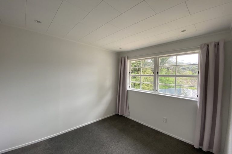 Photo of property in 32 Spinella Drive, Bayview, Auckland, 0629