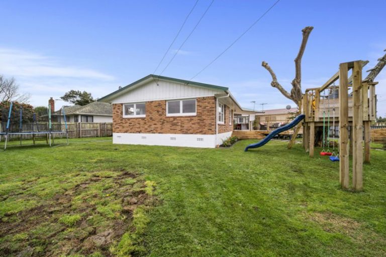 Photo of property in 2/1 Cross Street, Papakura, 2110