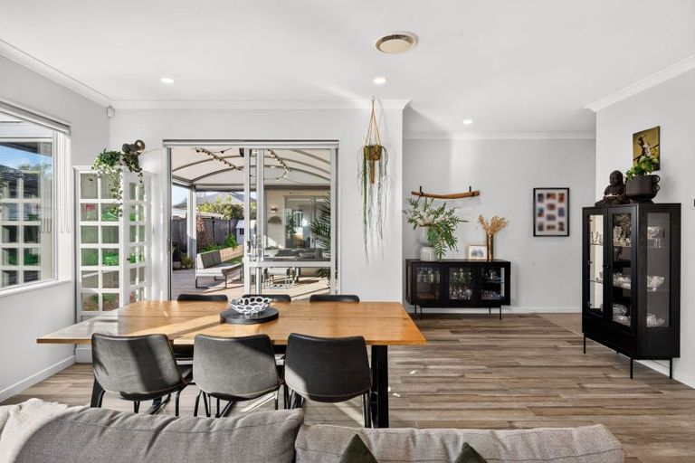 Photo of property in 7 Walter Ruddock Avenue, Kumeu, 0810