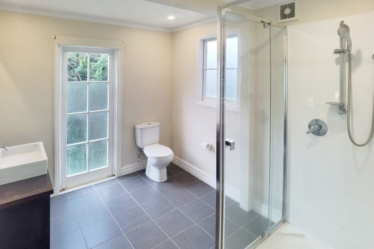 Photo of property in 2 Seaview Avenue, Northcote, Auckland, 0627