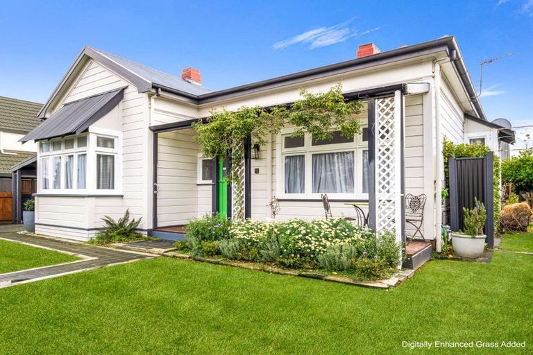 Photo of property in 11 Carow Street, Palmerston North, 4410