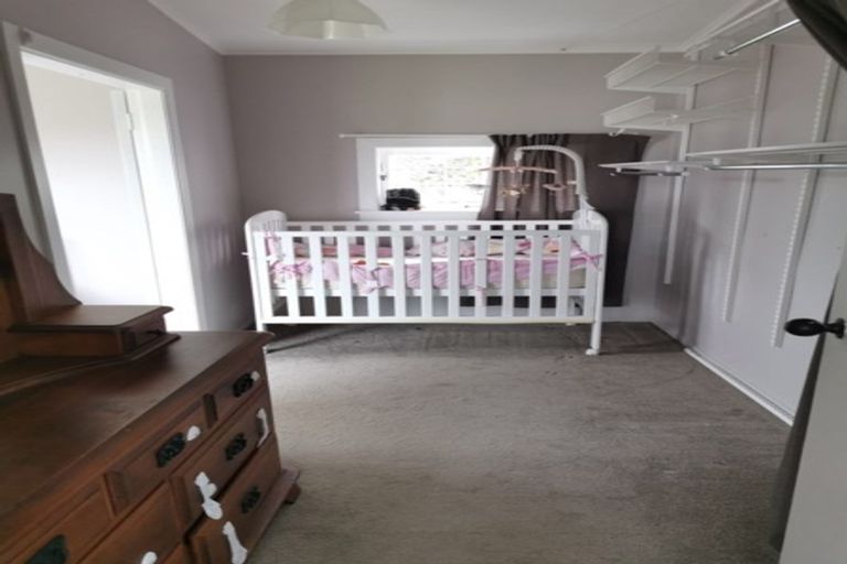 Photo of property in 81 Castor Bay Road, Castor Bay, Auckland, 0620