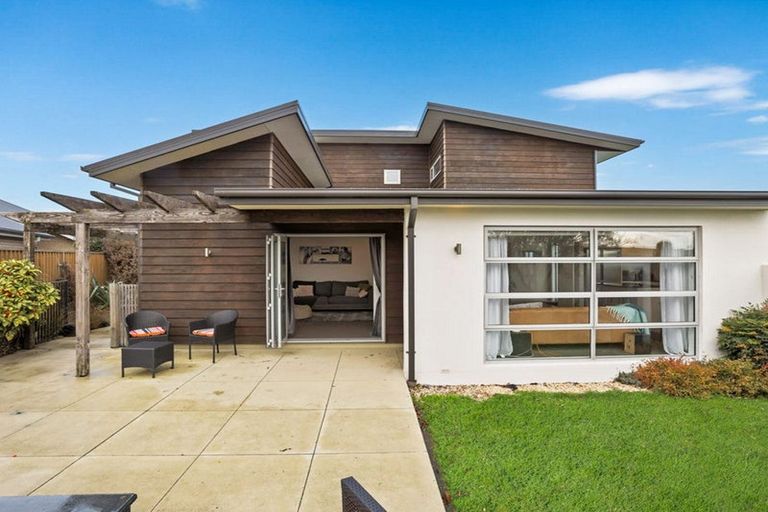 Photo of property in 16 East Ellington Drive, Mairehau, Christchurch, 8052