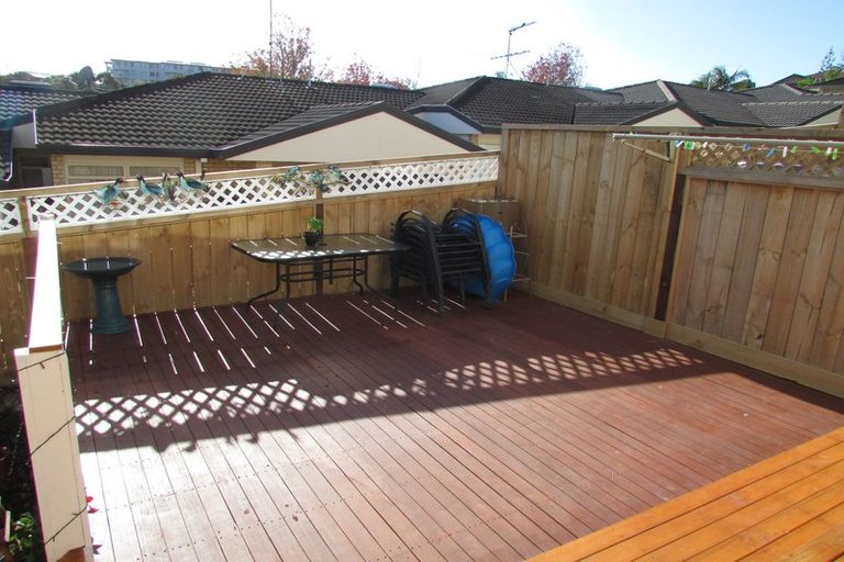 Photo of property in 6/14 Fields Parade, Oteha, Auckland, 0632