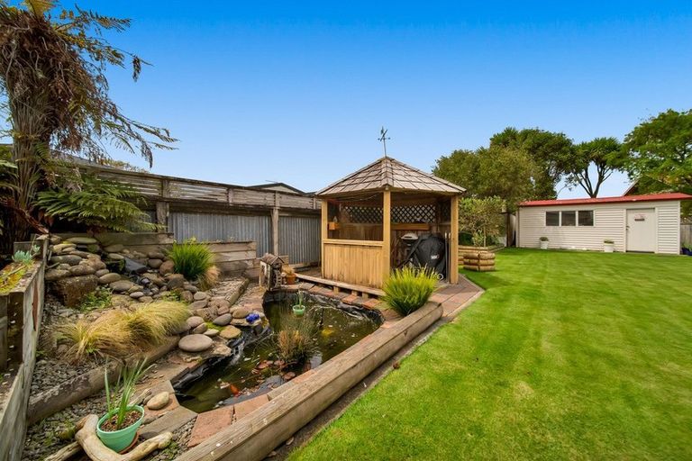 Photo of property in 9 Beech Place, Hawera, 4610