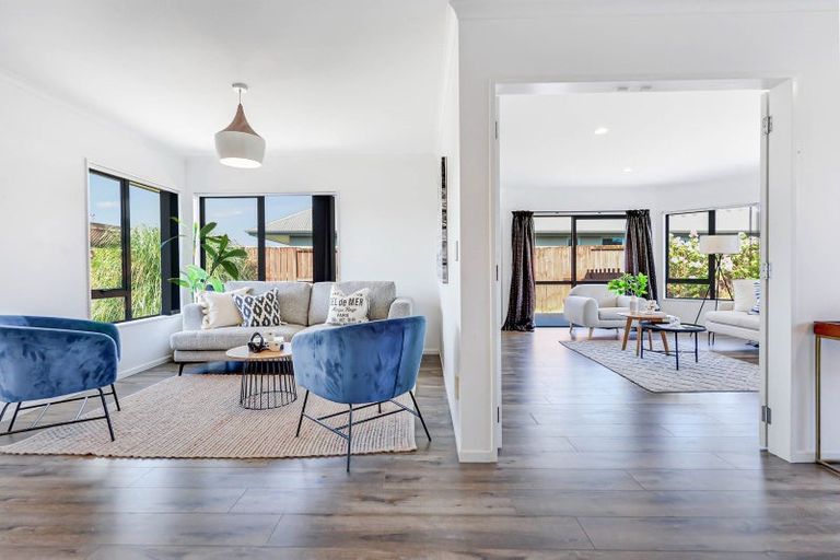 Photo of property in 22 Whitford Place, Rototuna North, Hamilton, 3210