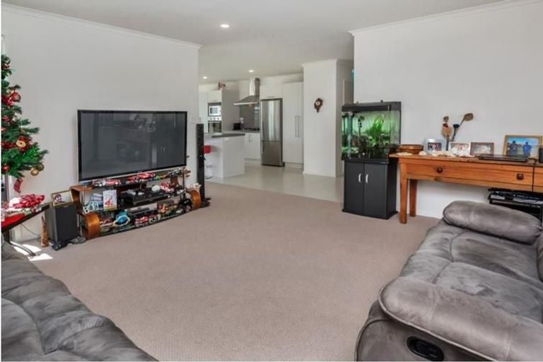 Photo of property in 21 Wai Place, One Tree Point, 0118