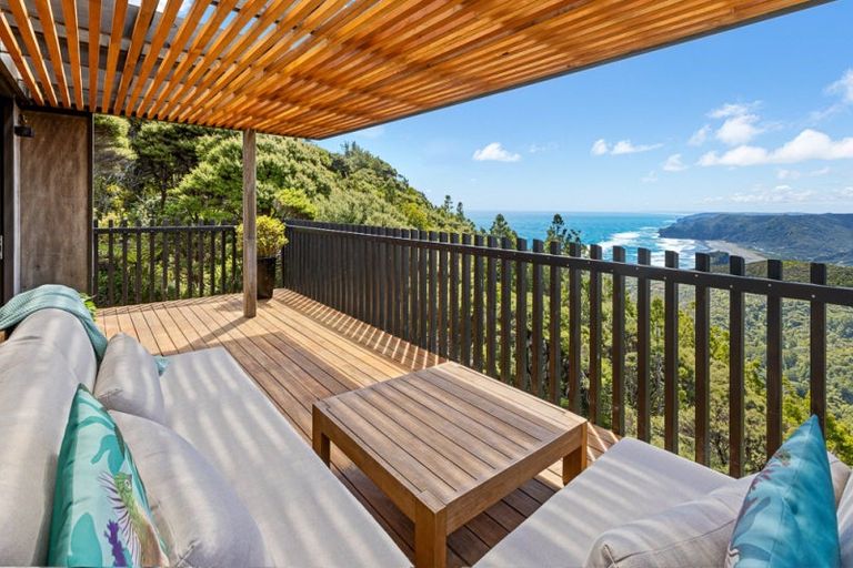 Photo of property in 23 Log Race Road, Piha, New Lynn, 0772