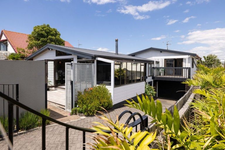 Photo of property in 32 Karewa Parade, Papamoa Beach, Papamoa, 3118