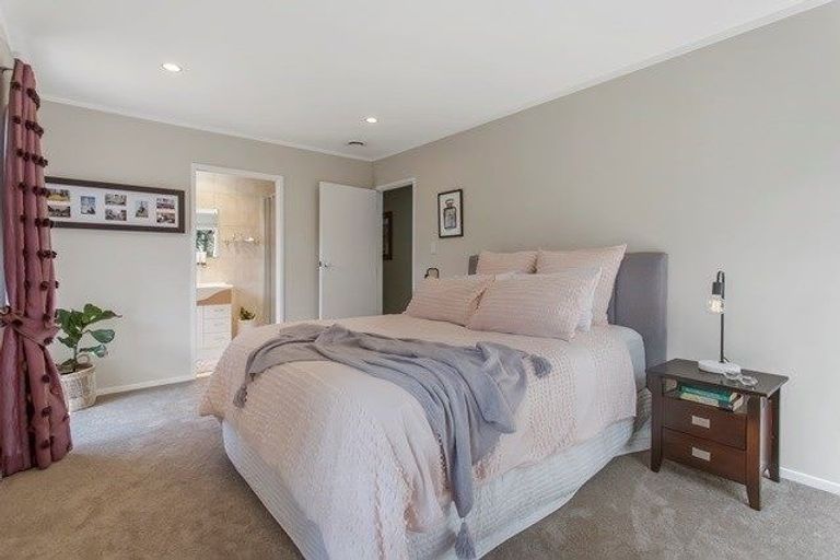 Photo of property in 11 Himalaya Crescent, Lynfield, Auckland, 1042