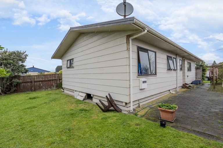 Photo of property in 9 Simcox Street, Otaki Beach, Otaki, 5512