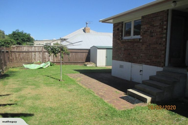 Photo of property in 1/3a Huapai Street, Onehunga, Auckland, 1061