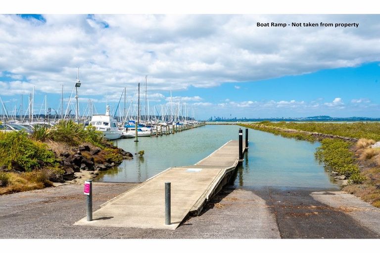Photo of property in 11l Clearwater Cove, West Harbour, Auckland, 0618