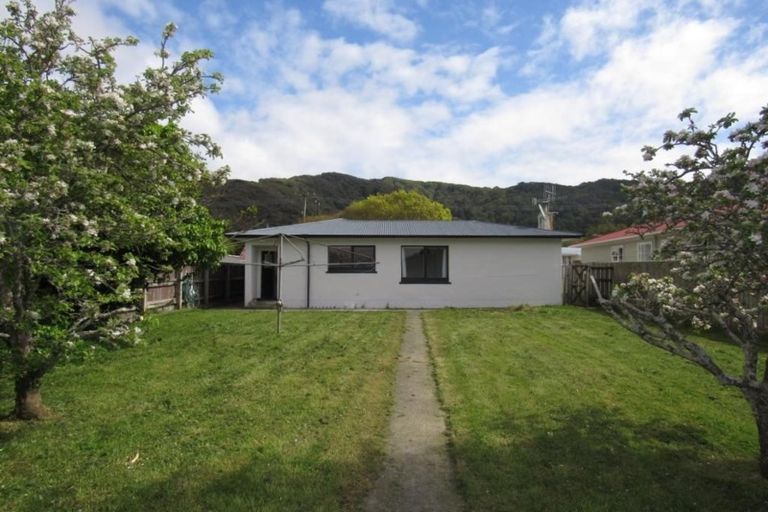Photo of property in 36 Totara Street, Wainuiomata, Lower Hutt, 5014