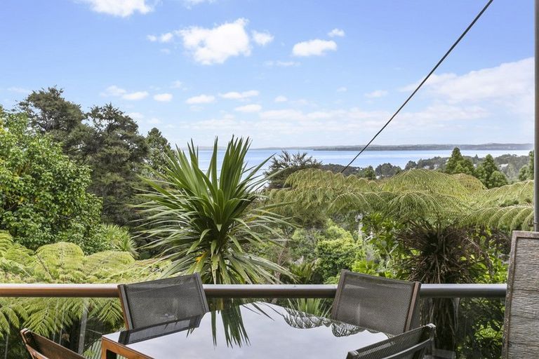 Photo of property in 94 Takahe Road, Titirangi, Auckland, 0604