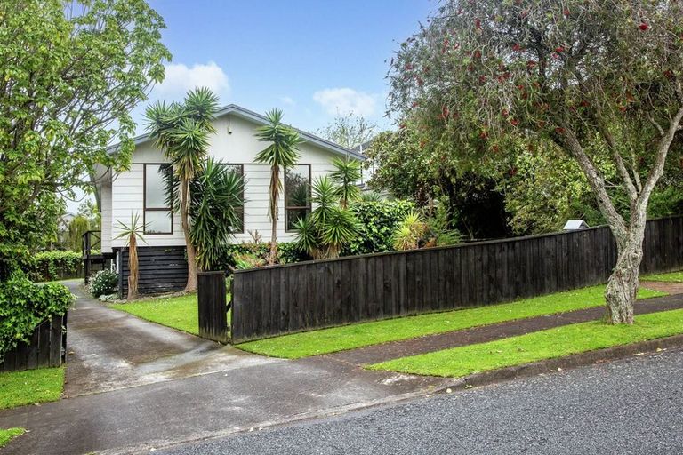 Photo of property in 12 Sandgate Avenue, Botany Downs, Auckland, 2010