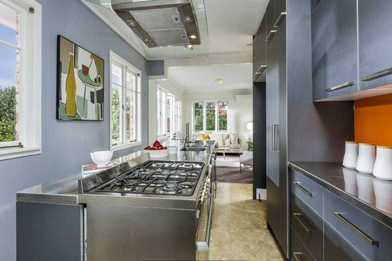 Photo of property in 78a Lake Road, Narrow Neck, Auckland, 0624