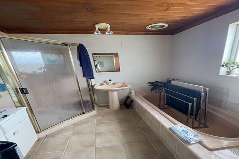 Photo of property in 132 Cascades Road, Pakuranga Heights, Auckland, 2010