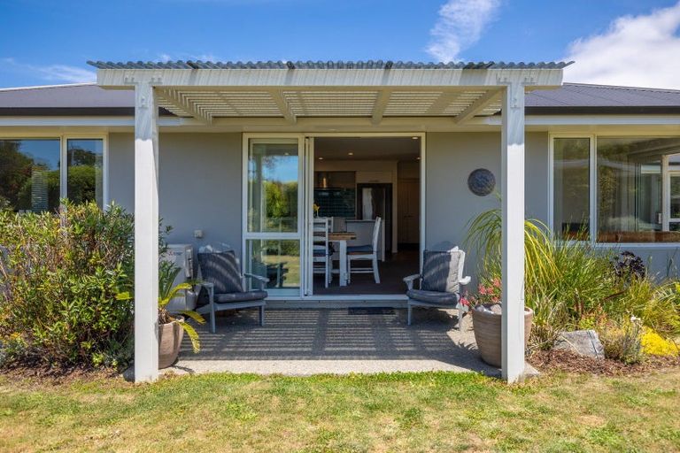 Photo of property in 2 Les Wakefield Road, Mapua, 7005