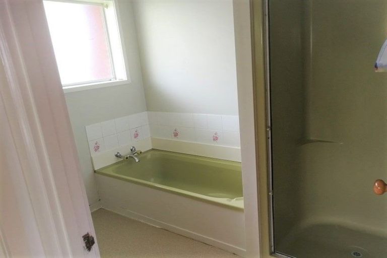 Photo of property in 18 Ramillies Place, Glenfield, Auckland, 0629