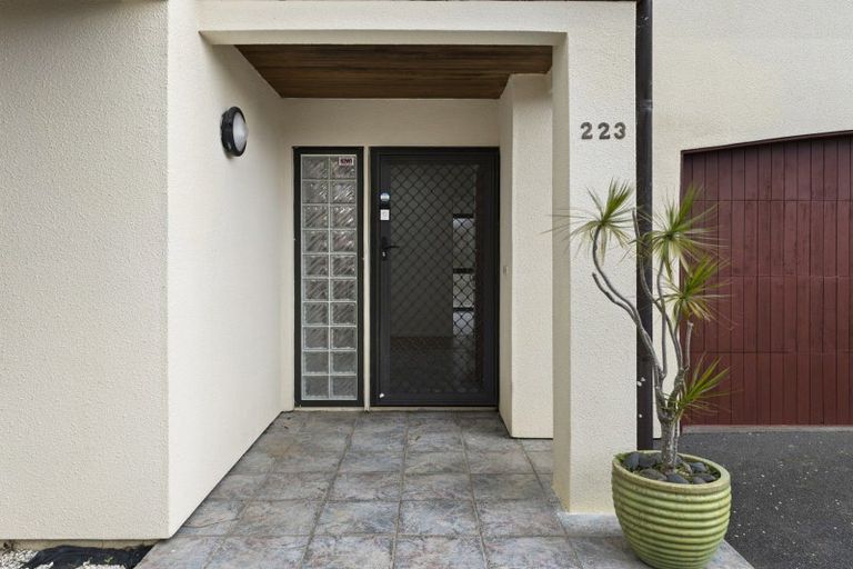 Photo of property in 223 Hill Road, The Gardens, Auckland, 2105