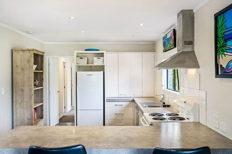 Photo of property in 60 Brian Crescent, Stanmore Bay, Whangaparaoa, 0932