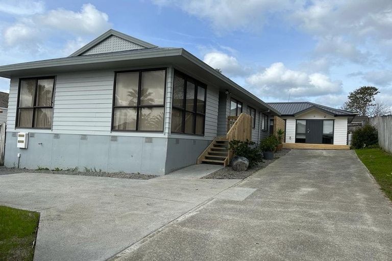 Photo of property in 14 Caribbean Drive, Unsworth Heights, Auckland, 0632