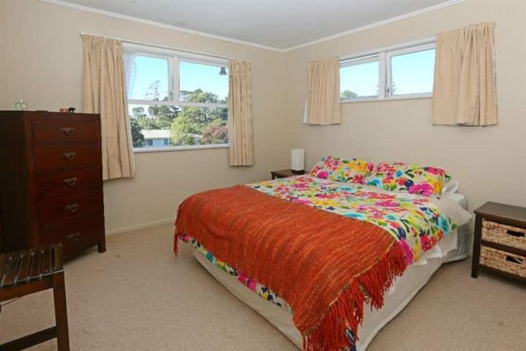 Photo of property in 60 Glendene Avenue, Glendene, Auckland, 0602