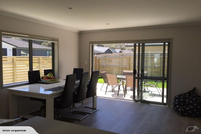 Photo of property in 2 Cory Jane Grove, Riverstone Terraces, Upper Hutt, 5018