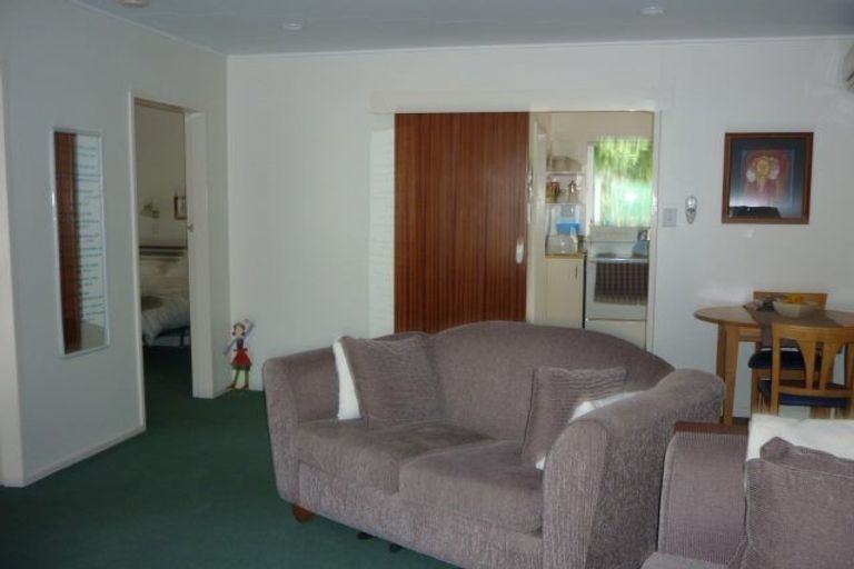 Photo of property in 3c Peckham Grove, Tawa, Wellington, 5028