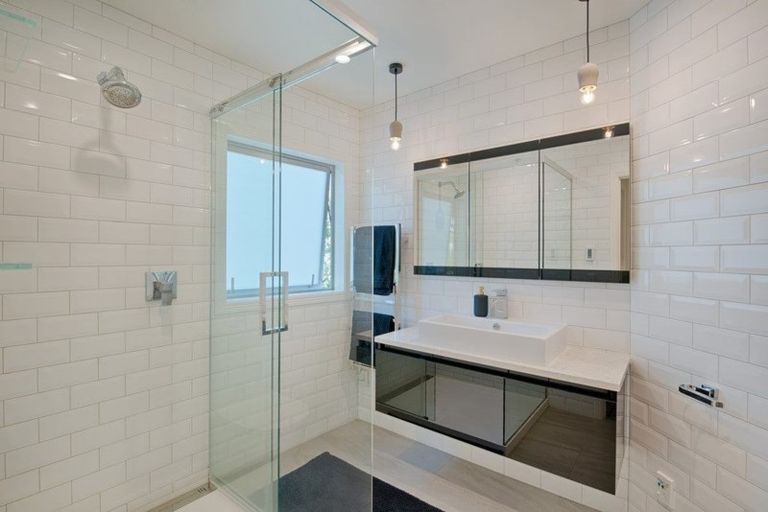 Photo of property in 16 Commodore Parry Road, Castor Bay, Auckland, 0620