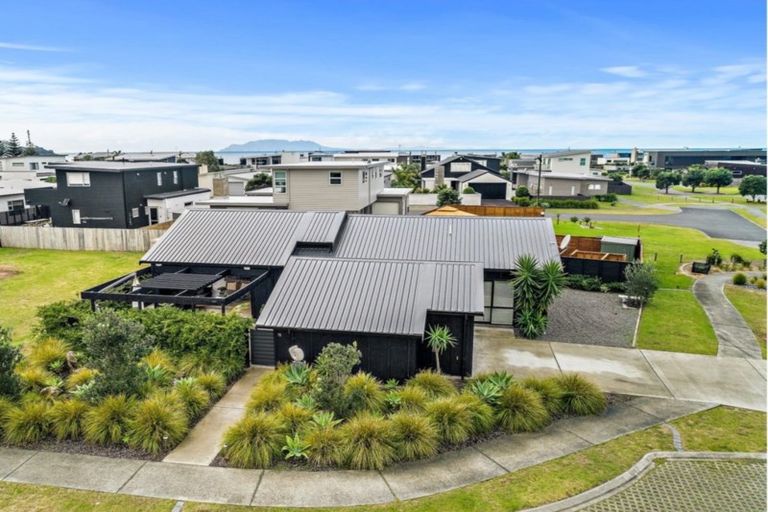 Photo of property in 15 Te Mana Street, Omaha, 0986