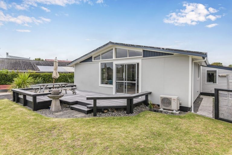 Photo of property in 11 Hadfield Place, Paraparaumu Beach, Paraparaumu, 5032