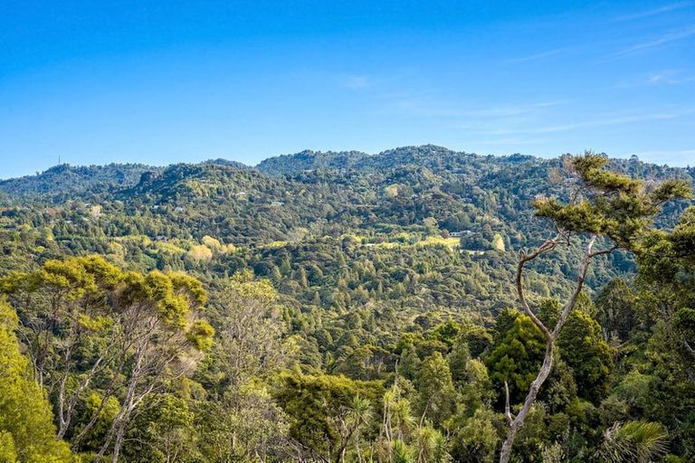 Photo of property in 220 Forest Hill Road, Waiatarua, Auckland, 0612