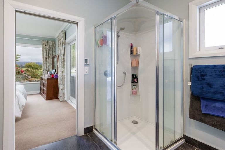 Photo of property in 302 Timaru Road, Waimate, 7978