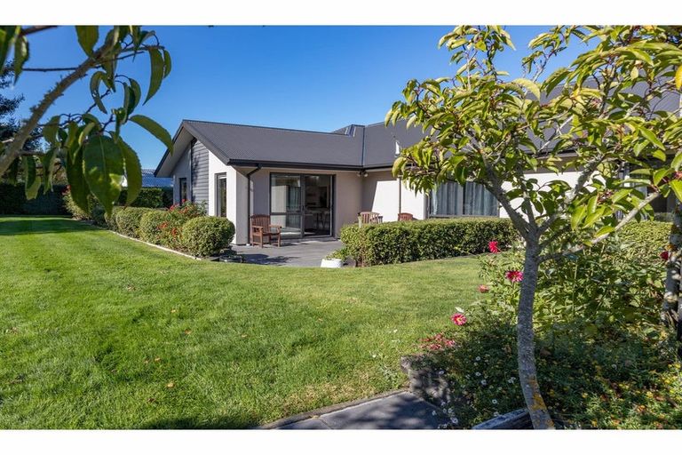 Photo of property in 86 Oakgrove Drive, Rangiora, 7400