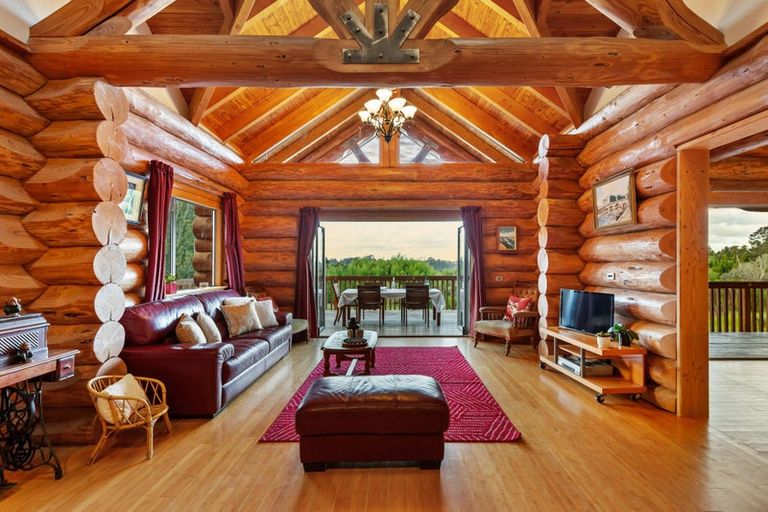 Photo of property in 847 West Coast Road, Oratia, Auckland, 0604