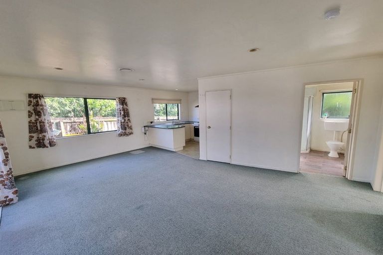 Photo of property in 10 Elvira Place, Ranui, Auckland, 0612