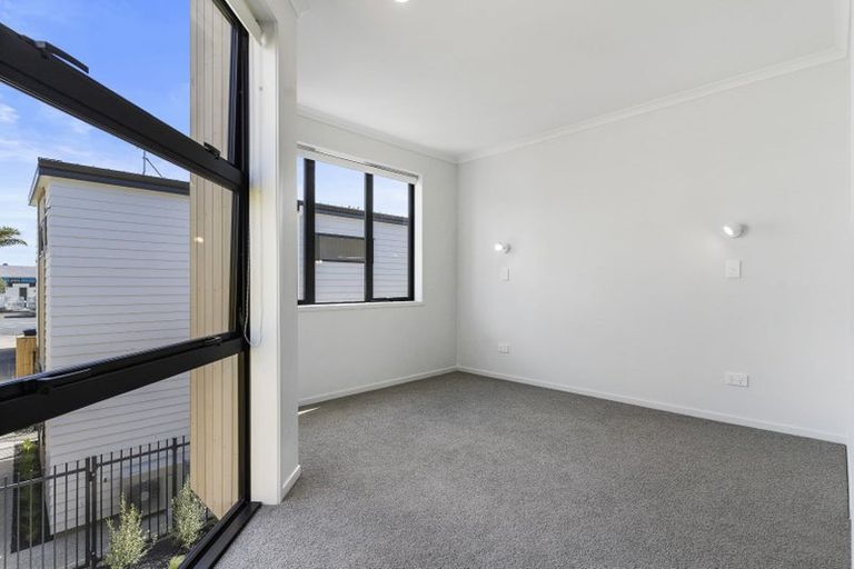 Photo of property in 1092b Great North Road, Point Chevalier, Auckland, 1022