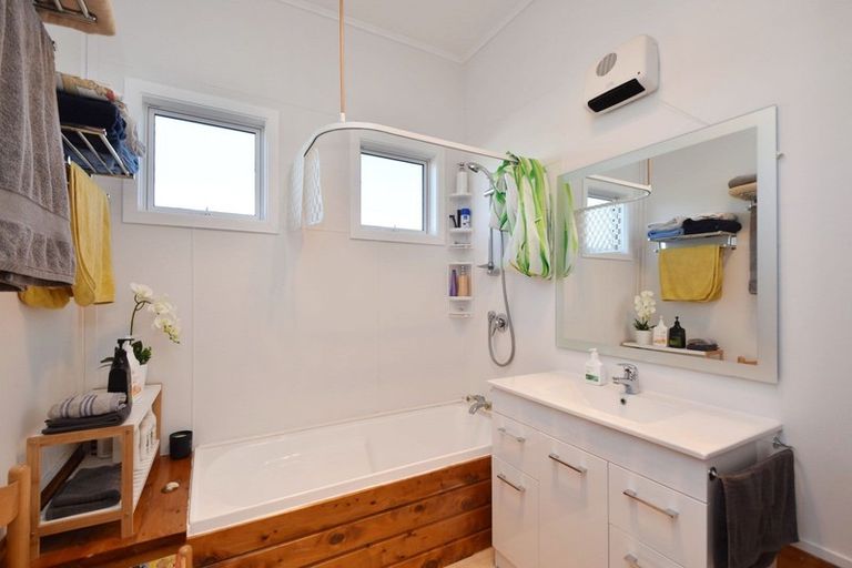 Photo of property in 111 Avon Road, Clifton, Invercargill, 9812