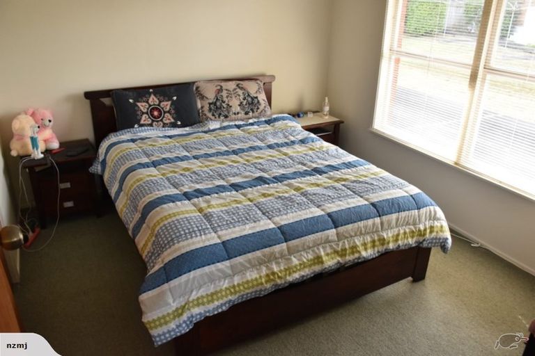 Photo of property in 1/50 Evelyn Place, Hillcrest, Auckland, 0627