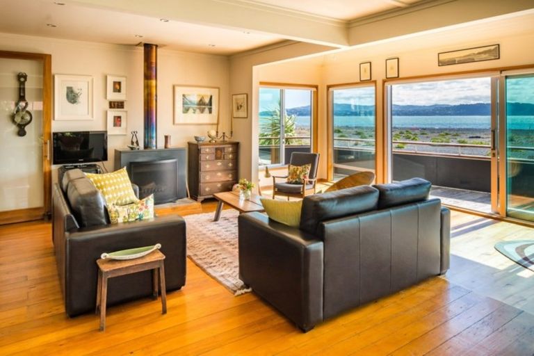 Photo of property in 42 Pukatea Street, Eastbourne, Lower Hutt, 5013