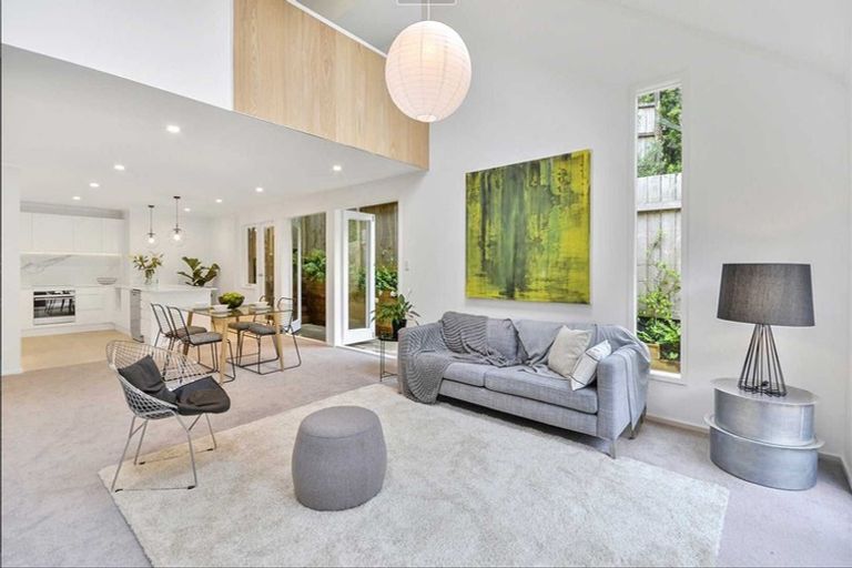 Photo of property in 3/68 Braemar Road, Castor Bay, Auckland, 0620