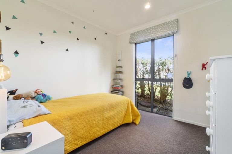 Photo of property in 70a Hobsonville Road, West Harbour, Auckland, 0618