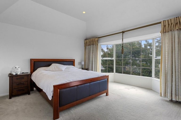 Photo of property in 25 Brockhall Lane, Avonhead, Christchurch, 8042