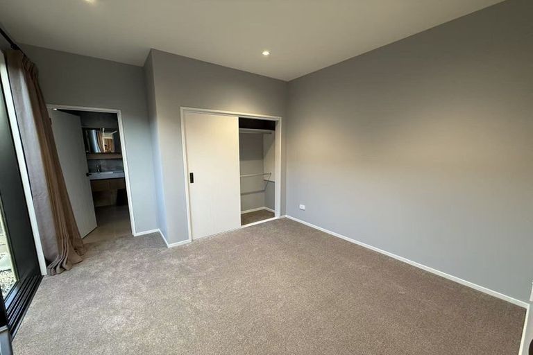 Photo of property in 21 Voltaire Court, Botany Downs, Auckland, 2010