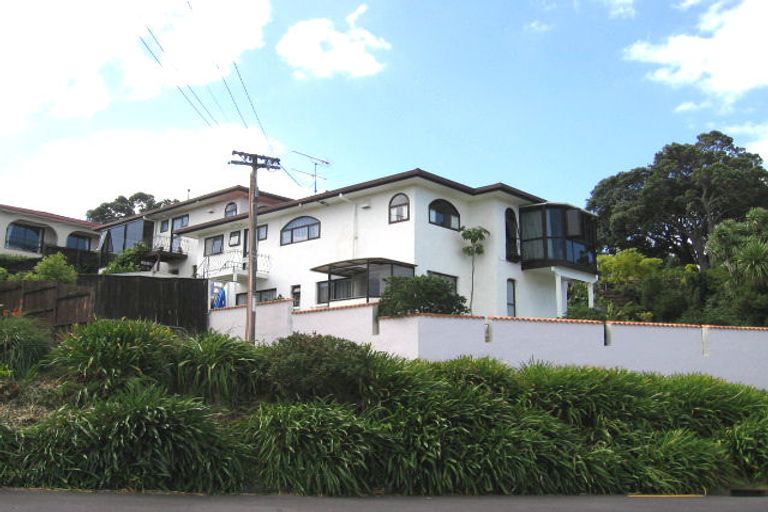 Photo of property in 2/1 Commodore Parry Road, Castor Bay, Auckland, 0620