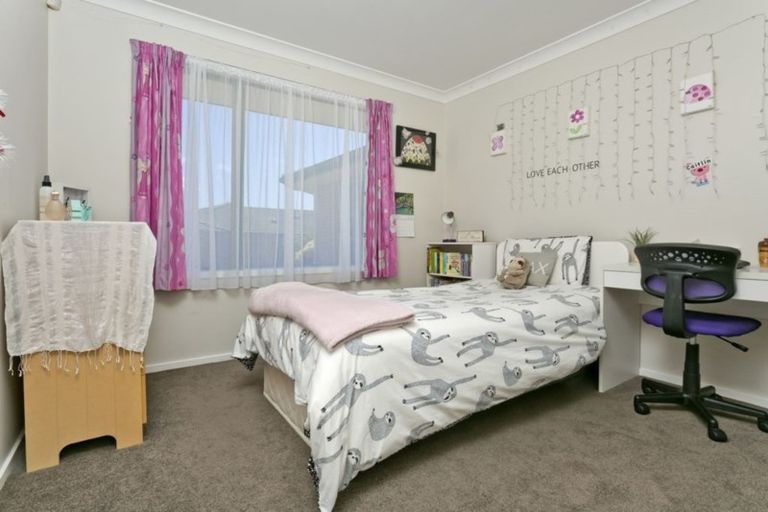 Photo of property in 57 Bluebird Crescent, Unsworth Heights, Auckland, 0632