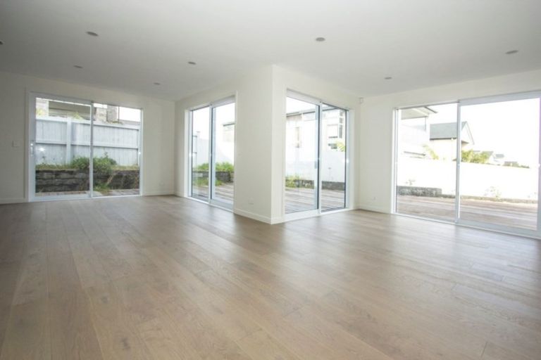 Photo of property in 16 Milano Boulevard, Karaka, Papakura, 2113