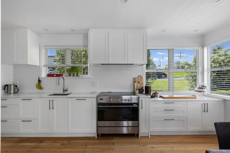 Photo of property in 121 Taikata Road, Te Atatu Peninsula, Auckland, 0610
